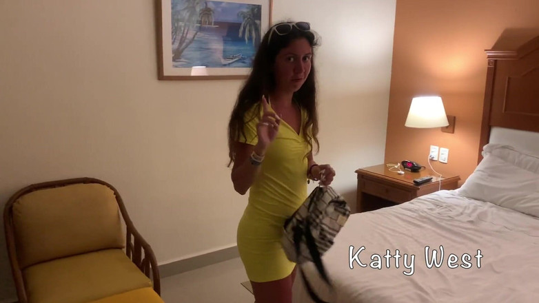 Katty West: 在酒店房间里度假的性爱。享受