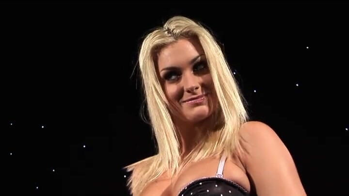 Darkko: Egzotik sarışın büyük penisinde inliyor