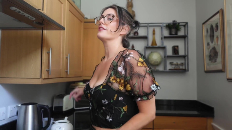 Countess diamond: Your Domme Roommate's Sweaty Feet