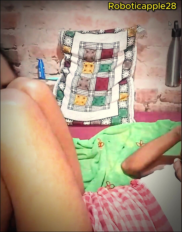 RoboticApple28: Дезі бхабі повністю оголена, пестить мене, я гарно трахаю свою багату латиноамериканську зведену сестру, поки вона не дає їй все своє багате молоко в її дупу