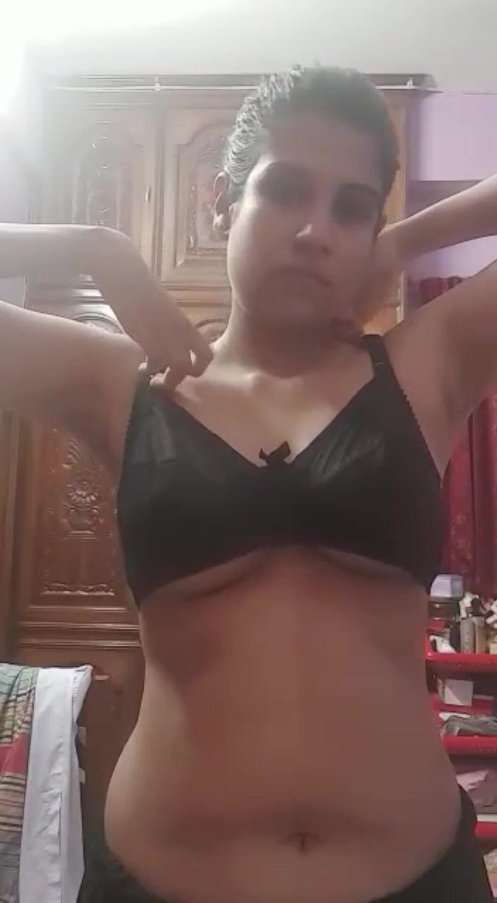 MehwishAly: Dr. Sadia Natáčí nahé video pro mé následovníky