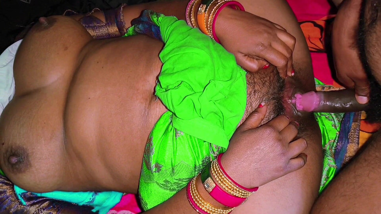 Sumang studio: 수만 바비의 보지에 자신의 성기를 문지르고 시오후키하는 의붓여동생. 새 결혼한 마누라를 떠나 만든 의붓여친