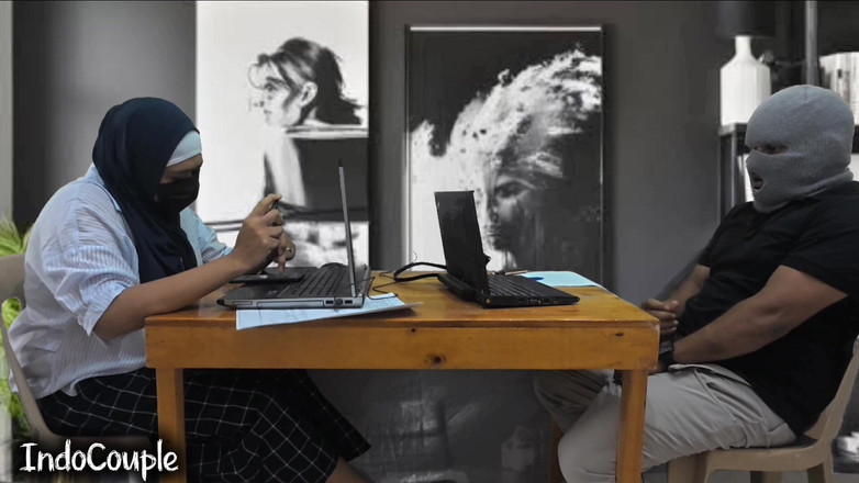 Indo Couple: Pipe torride au travail par un collègue. Pipe au bureau...