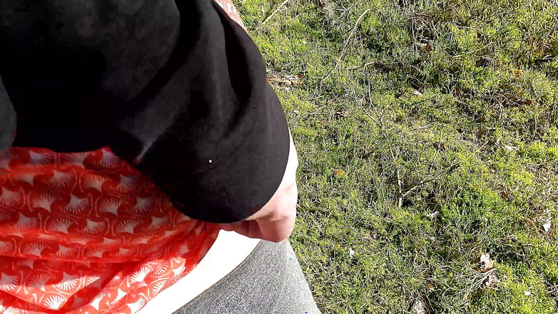 Bouncy Tits Action: Vydrží kozy 1000 kouření v lese?