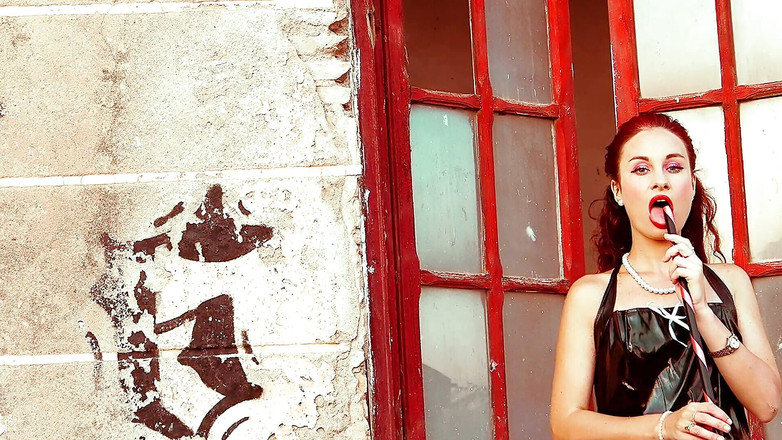 Arielortizx: Ariel Ortiz, नौकरानी, घर की सफाई करते हुए, कामुक हो जाती है और अपने सौतेले पिता के लिए हस्तमैथुन करना शुरू कर देती है