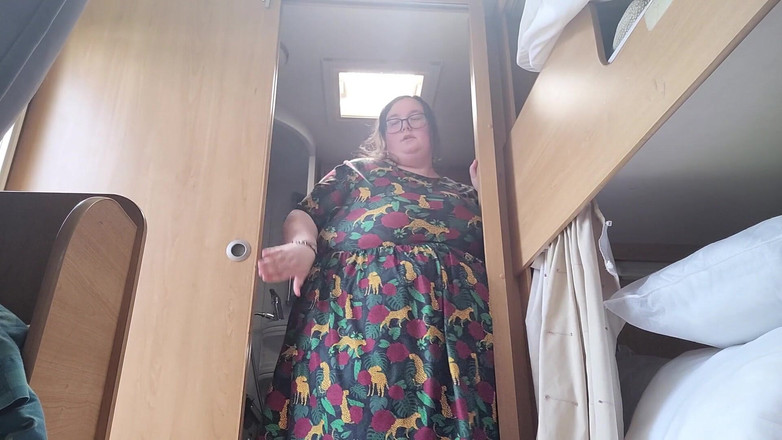 SSBBWLadyBrads: SSBBW Vs Malé dveře karavanu