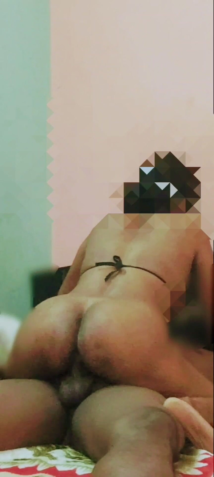 Tamilnaduu: Adik tiri berpantat besar berkongkek dalam batang keras abang tiri