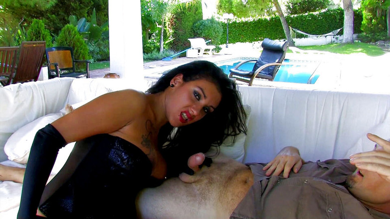 Hot Pornstars: Büyük memeli latin götünü sert bir yarakla dolduruyor