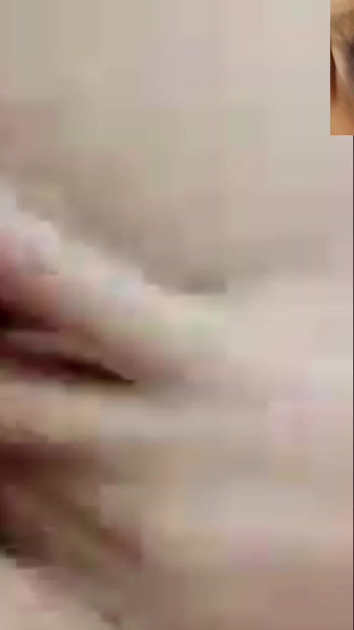 rajahutan44: Мачеха Sanjay мастурбирует от стонов