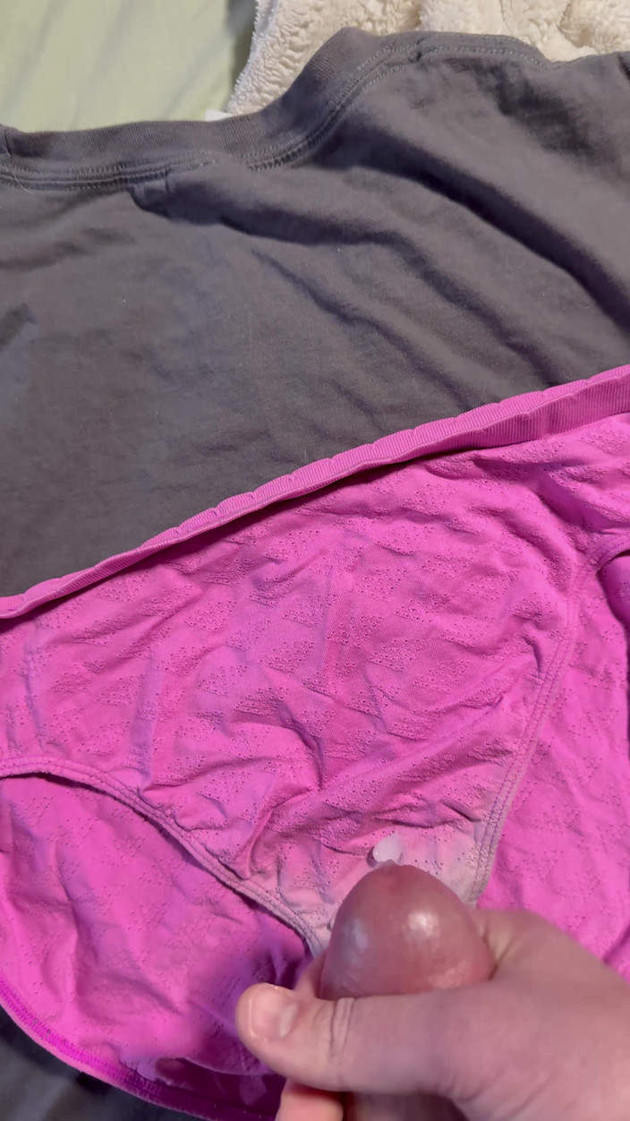 CumDaily: Pancutan mani pada seluar dalam isteri 7