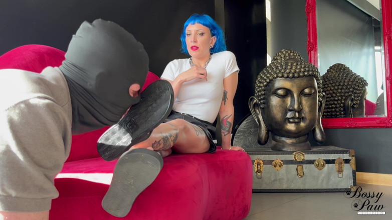 Bossy paw productions: Rengör mina flip flops med tungan