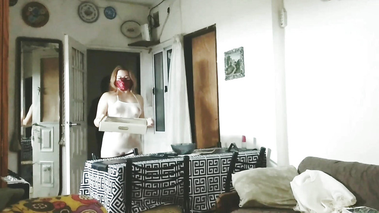 Activecouplearg: Provocare cu livrare pizza Fată goală se fute cu băiatul...