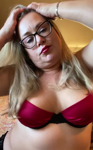 Lily Bay: Líbí se ti moje prsa? LilyBay73