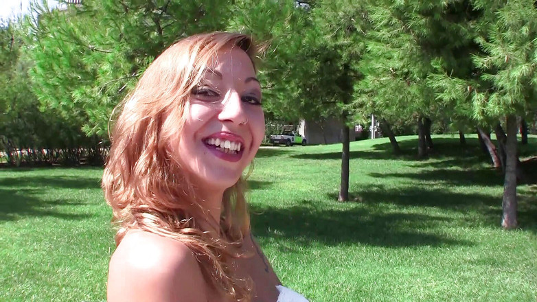 Public Entertainment: Una ragazza tatuata si fa scopare in un trio