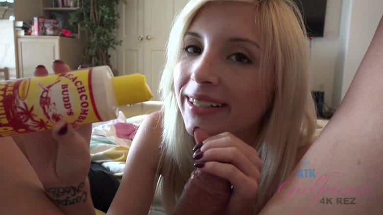 ATK Fans (Girlfriends): Piper jest bardzo seksowna w jej powolnym paskiem, gdy cierpliwie...