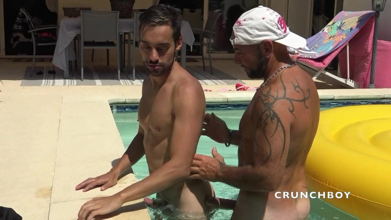 French twinks amator sextapes: ERCI yüzme havuzunda korunmasız kullanılıyor