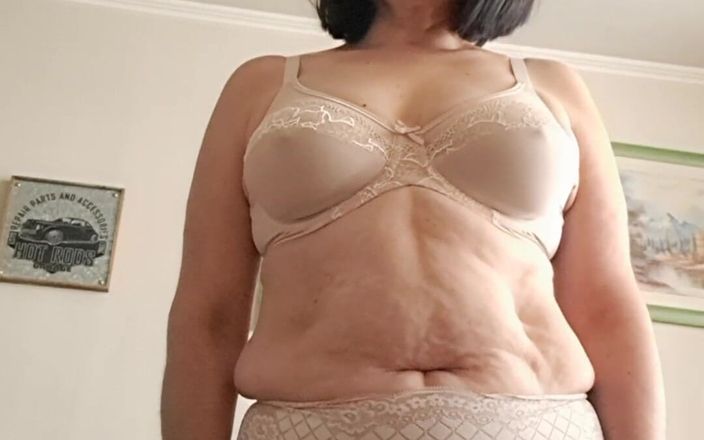 Mommy big hairy pussy: Show White Lingerie