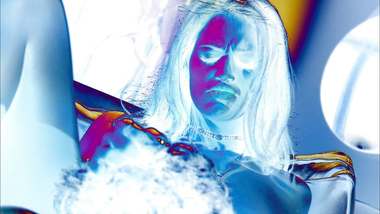 CBD Media: ホットセクシーな体を持つブルネットシックが彼女の若い商品砲撃ハード