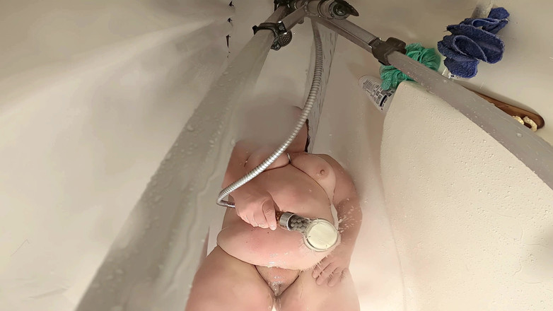 SexyNEBBW: Aku lagi asik muasin memekku pakai vibrator sampai muasin memeknya...