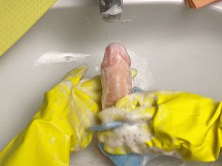 Klaimmora: Hot housewife washes dildo after her pussy