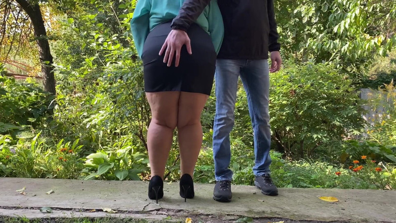 OurFetishLife: Chiếc váy quá ngắn của một bà mẹ chồng ham...