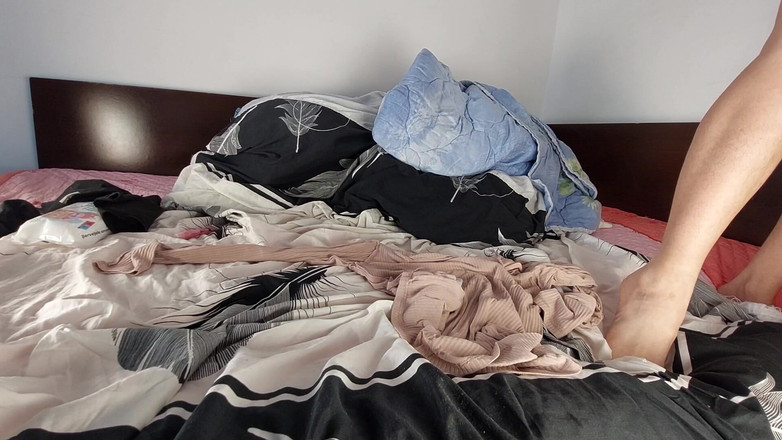 Mirsur: शौकिया पत्नी पहली बार अपनी उंगलियों से अपनी गांड में हस्तमैथुन करती है।