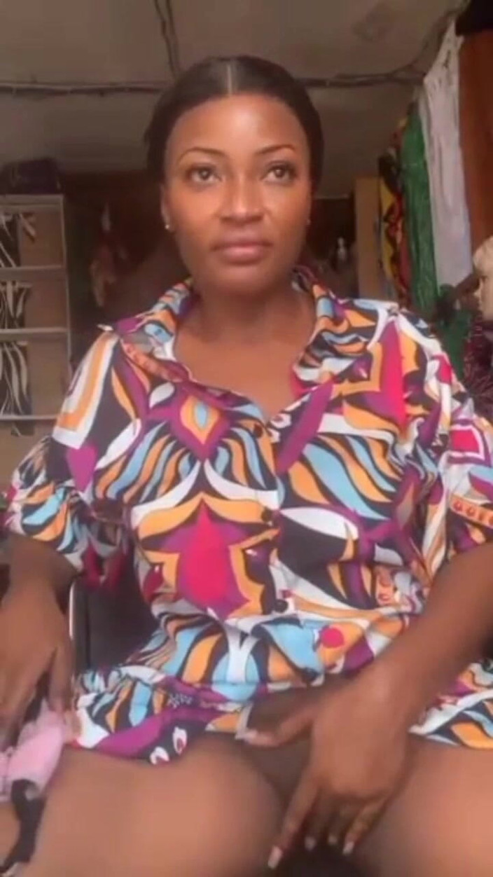 Me and my new slut: Mama excitată se masturbează în magazinul ei, public masterbation Sugar Mama