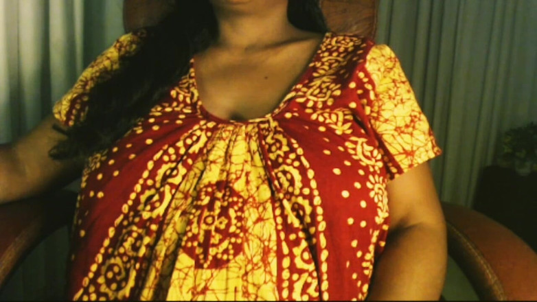 HotGirl21: Menjilat Ketiak Dengan Coli Yang Kurang.