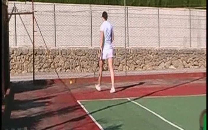 Dirty Lesbian: Sexy lesbische teenager mit dildoes, sex im freien