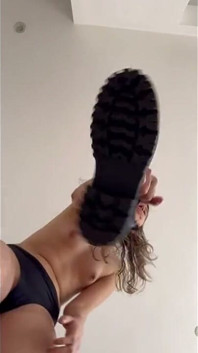 我们喜欢在女同性恋之间玩弄支配彼此的游戏
