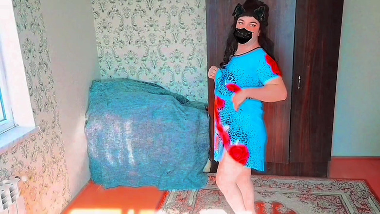 Kitty_Cross: Un giocherellona travestito si muove seducentemente per attirare i tuoi...