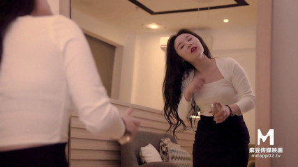 ModelMedia Asia: Sesso segreto con i colleghi