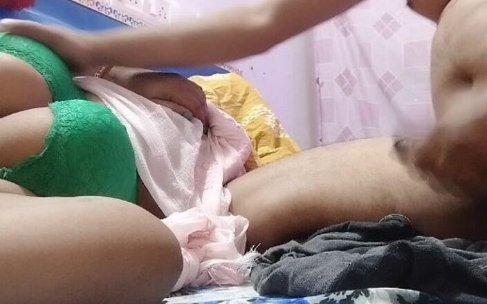 HotGirl21: Une fille desi sexy attire le garçon et va sur...