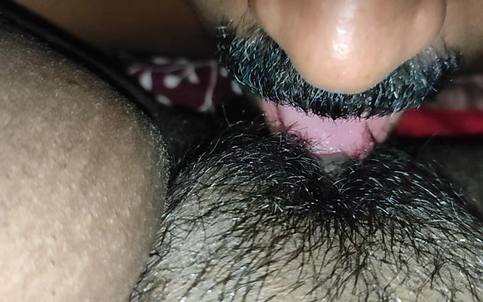 Realmallucouplevlog: मेरी रसदार चूत चाटना और मेरे दोस्त को चोदना