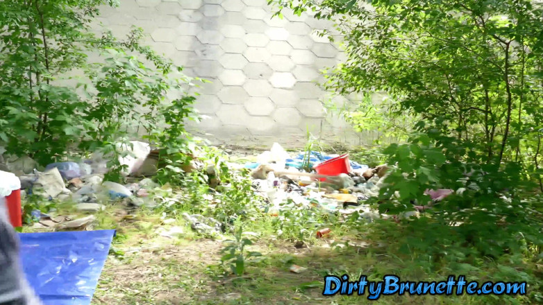Dirty Brunette: Changing outdoor and trying to pee