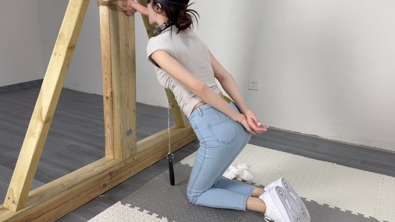 Yanmou: Zet het meisje op in een strakke spijkerbroek