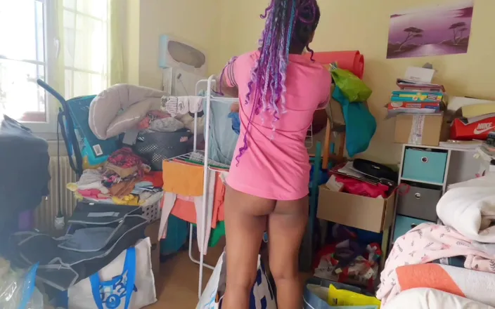 My nice tits: Teen Ebony Housewife