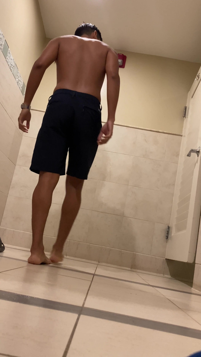 joanraay: Jerking off at the Hotels Restrooms