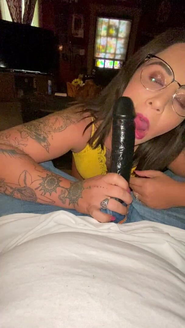 MzKiTTy91: Pawg milf wife sucking 10 inch bbc
