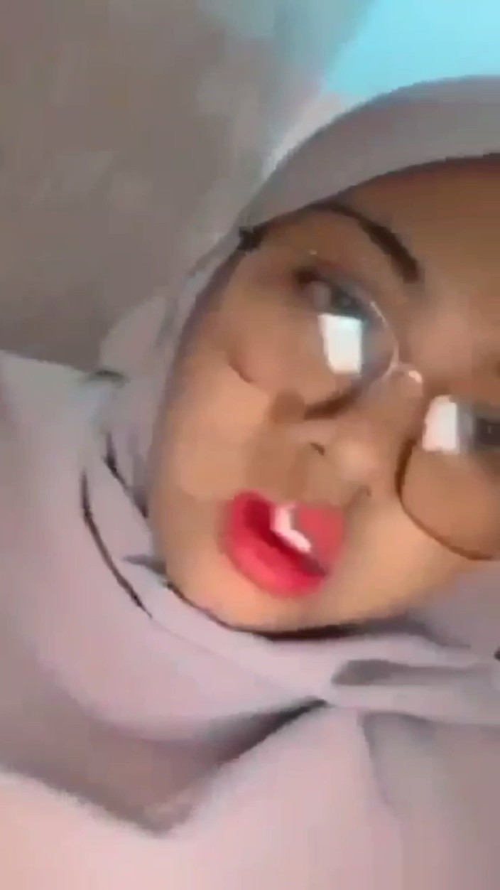 Jilbab69: Hijab toket besar alami memasukkan ke dalam memeknya
