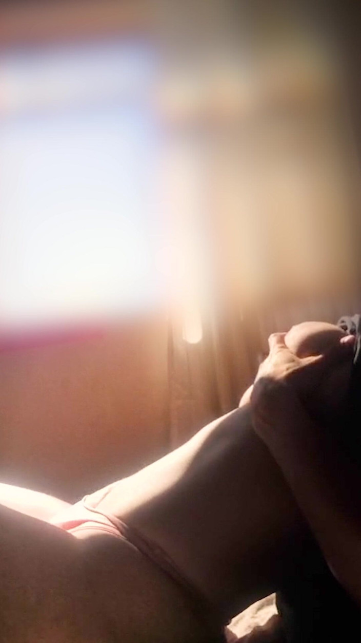 Branquinha De Leite: I Set My Phone Down and Played with Myself Until...