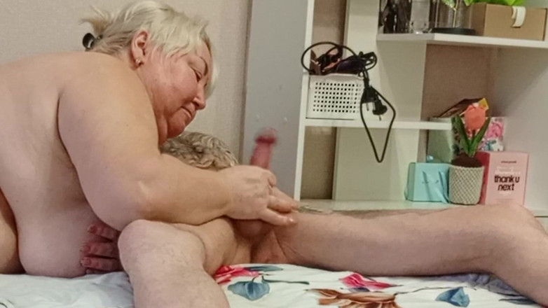 Zona901: 一个邻居来享受鸡巴和热辣的精液