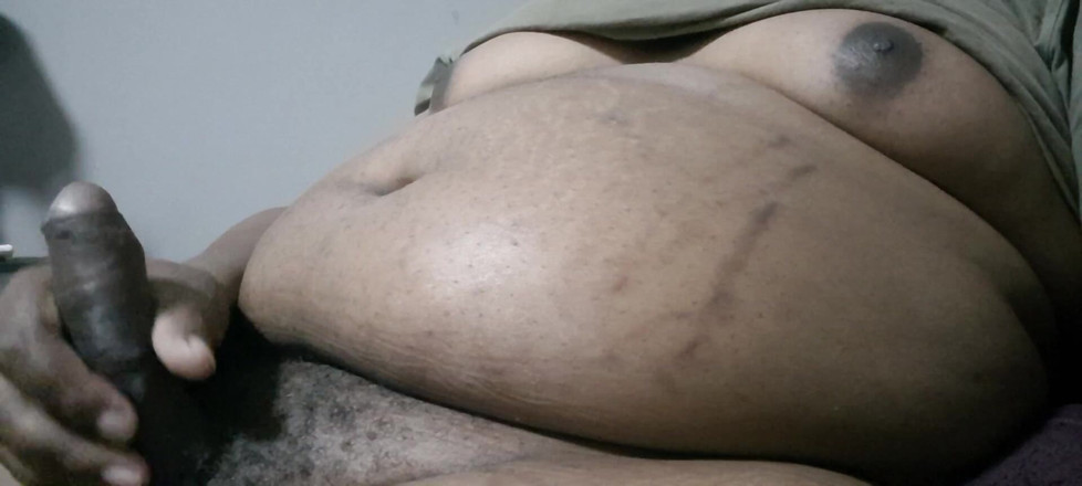 Eleasihle Esma: 大肚子、大奶子、大鸡巴和大量射精