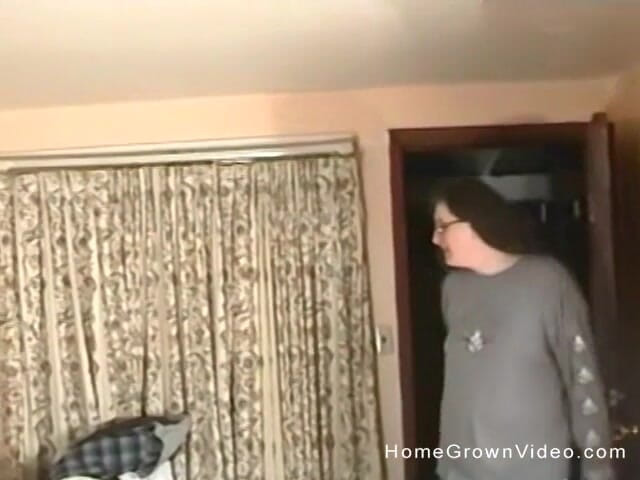 Homegrown Video: Kyrie eleison và james tò mò làm tình trên máy ảnh