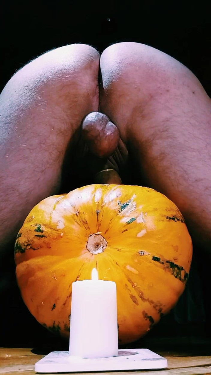 RedBlack: ¡Vamos a follar con esta calabaza sexy!
