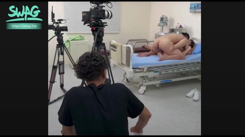 SWAG.live: Japońska gwiazda porno rozbija sesję dla dorosłych.