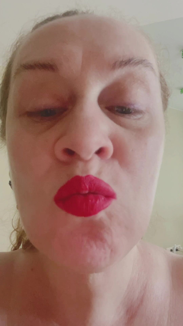 VikkiGeorgia: Roter lippenstift