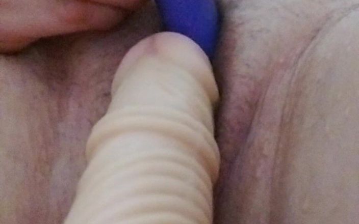 Woman masturbation: Amatör yakın çekim seks oyuncaklarımla oynuyor