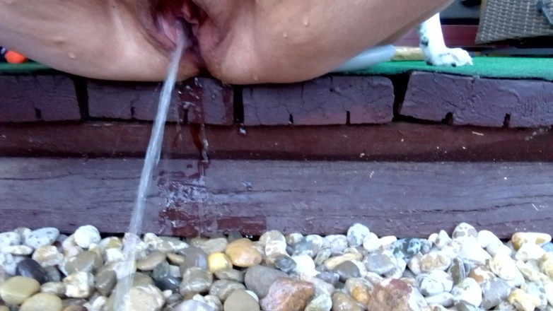 Hot-Pussy66: 太った膣からの太いジェット尿