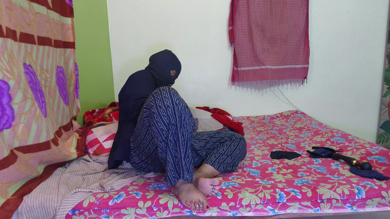 Hotty Mona: デシの女の子が彼氏に犯される すべて記録